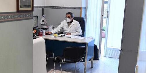 L’emorragia dei medici di base: «Ne mancano 100 in provincia di Modena»