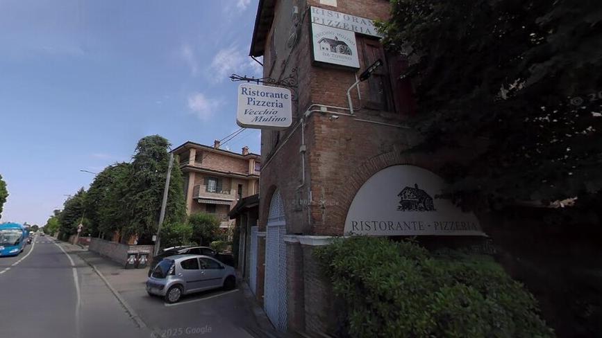 Scappano senza pagare il conto: «Stavo preparando il dessert… sono spariti. Visti fuggire dalle telecamere»