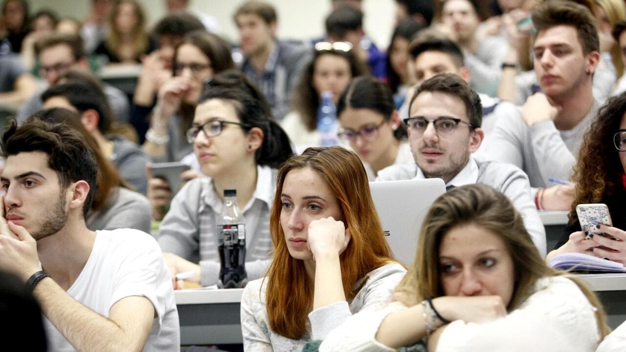 Studenti universitari depressi e stressati: «Stanchi di essere considerati solo numeri e performance»