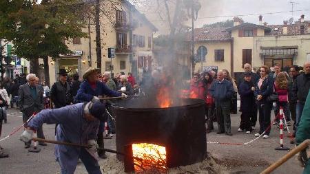 Tutto pronto per la Festa della Castagna di Marola, tra mercati, escursioni e buon cibo