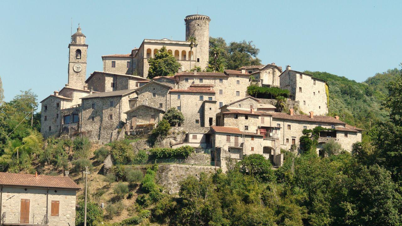 
	Il castello di Bagnone

