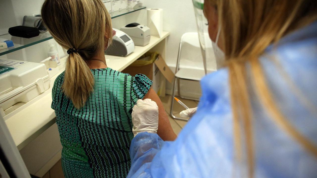 Al via lunedì le vaccinazioni antinfluenzali e anti-Covid 19: ecco a chi sono raccomandate