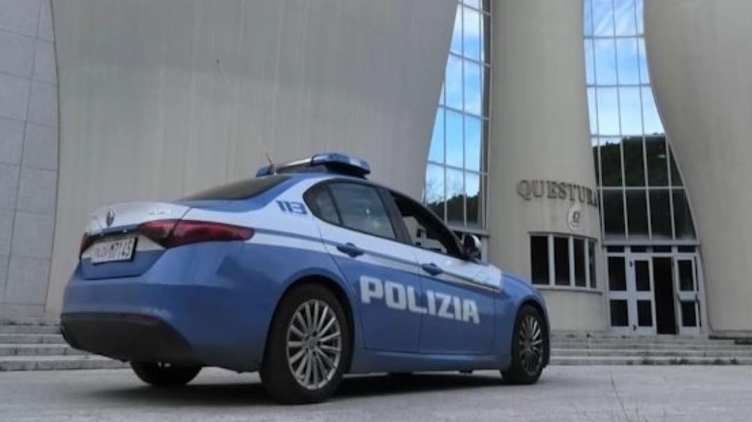 Sassari, ladro maldestro: ruba a casa di un’anziana, va via e poi ritorna ma trova la polizia: arrestato