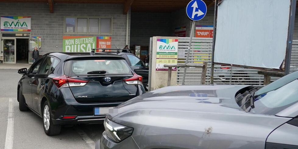 Auto in ingresso al centro di raccolta