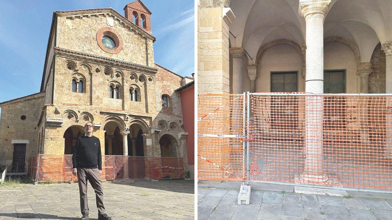 Il vicesindaco Bedini di fronte alla chiesa di San Zeno. A dx l’edificio protetto da una rete dopo essere stato oggetto di bivacchi e vandalismi