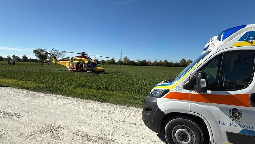 L’eliambulanza Pegaso 2 è atterrata in un campo a margine del viale di San Guido a Bolgheri