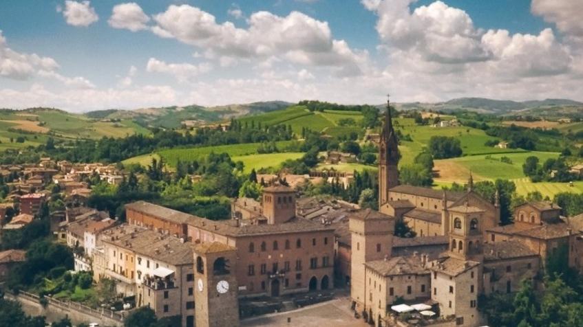 Piazza Roma a Castelvetro (foto di Terredicastelli.eu)