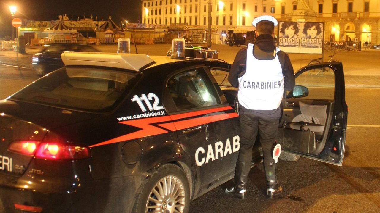 Una pattuglia dei carabinieri in piazza della Repubblica (foto d'archivio)