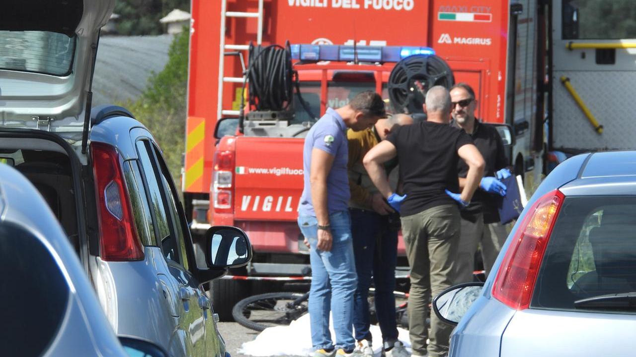 Terralba gli inquirenti ispezionano il corpo di Claudio Manca e il luogo dell'incidente