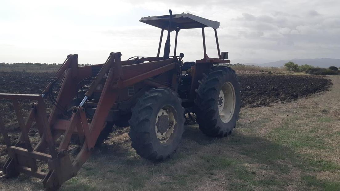 Gli rubano il trattore nuovo, agricoltore derubato può ricomprarlo dopo la raccolta fondi: «Grazie, ora posso tornare nei miei campi»