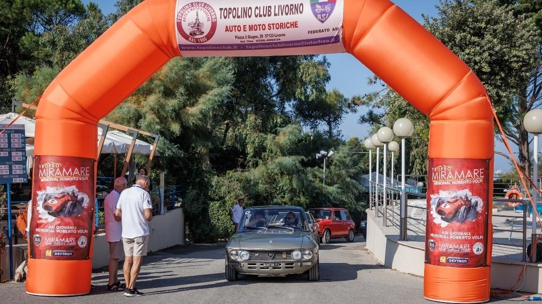 Livorno e le sue auto d'epoca: via al Trofeo Miramare
