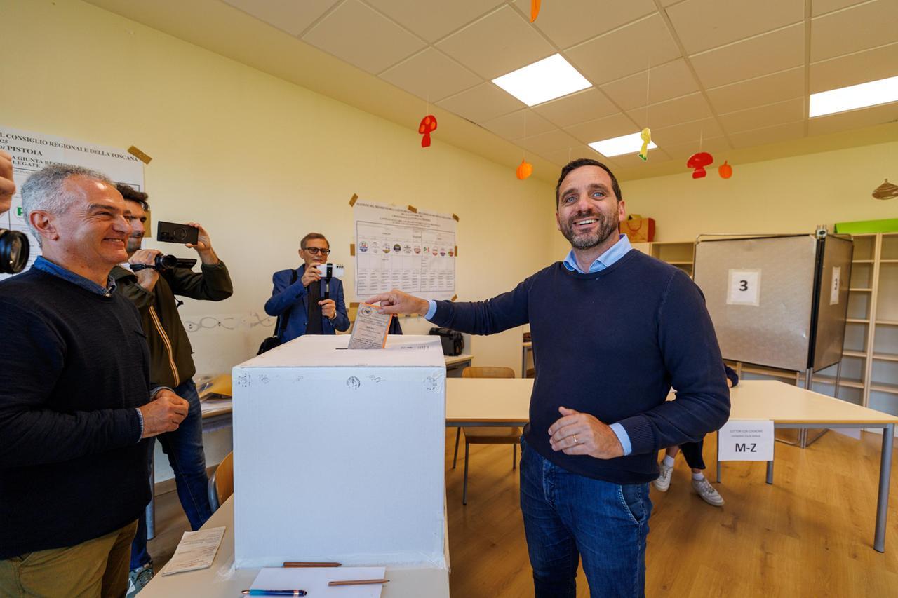 
	Alessandro Tomasi al seggio (foto Nucci)

