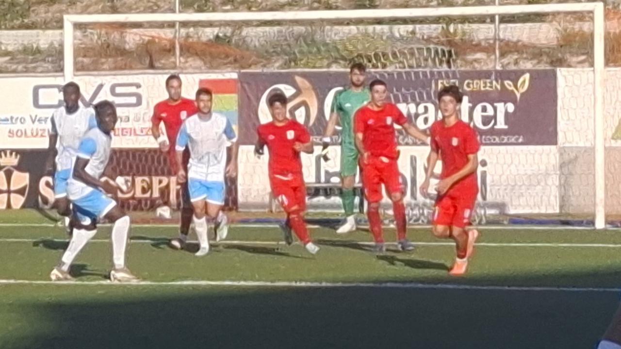 Una fase del derby tra Latte Dolce e Monastir