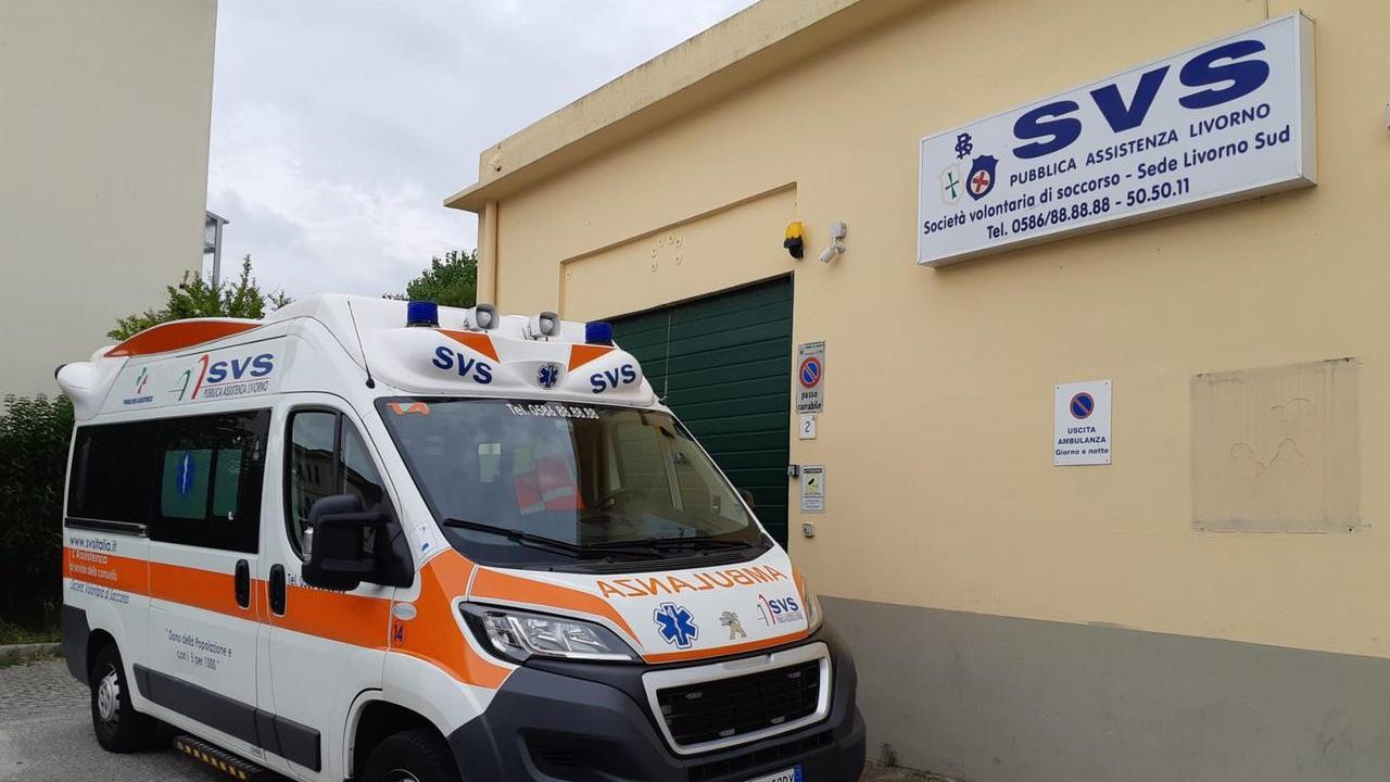 Un'ambulanza della Svs di Ardenza (foto d'archivio)