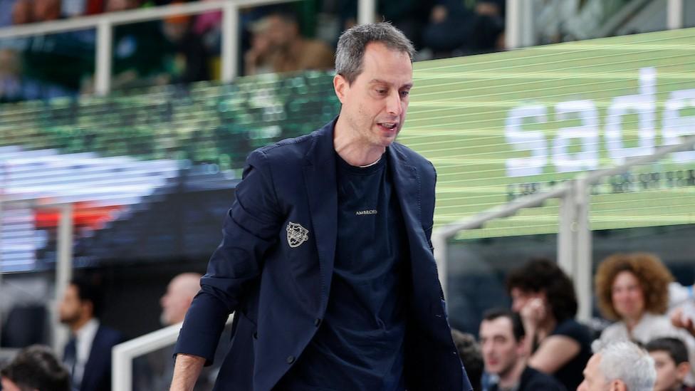 La Dinamo si fa rimontare 15 punti e crolla a Cremona