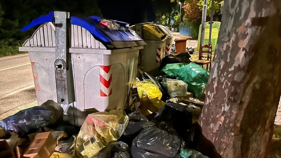 Rifiuti fuori dalle isole ecologiche. Ad Argenta sanzioni aumentate di 10 volte