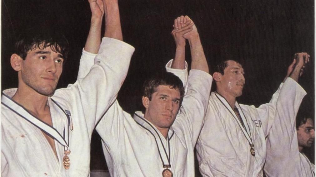 Paolo Oleari (al centro) terzo classificato ai Mondiali militari di Seoul nel 1984