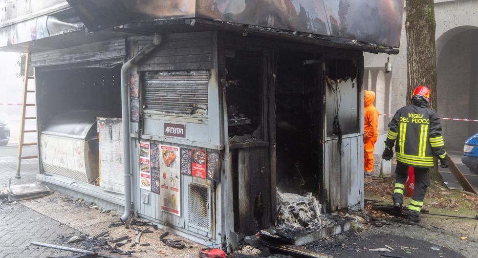 L’ombra del dolo dietro al rogo del chiosco a Ferrara