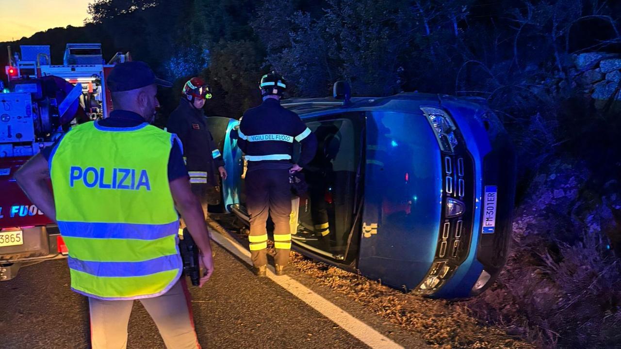 Fuori strada con l’auto, due bambini tra i 4 feriti
