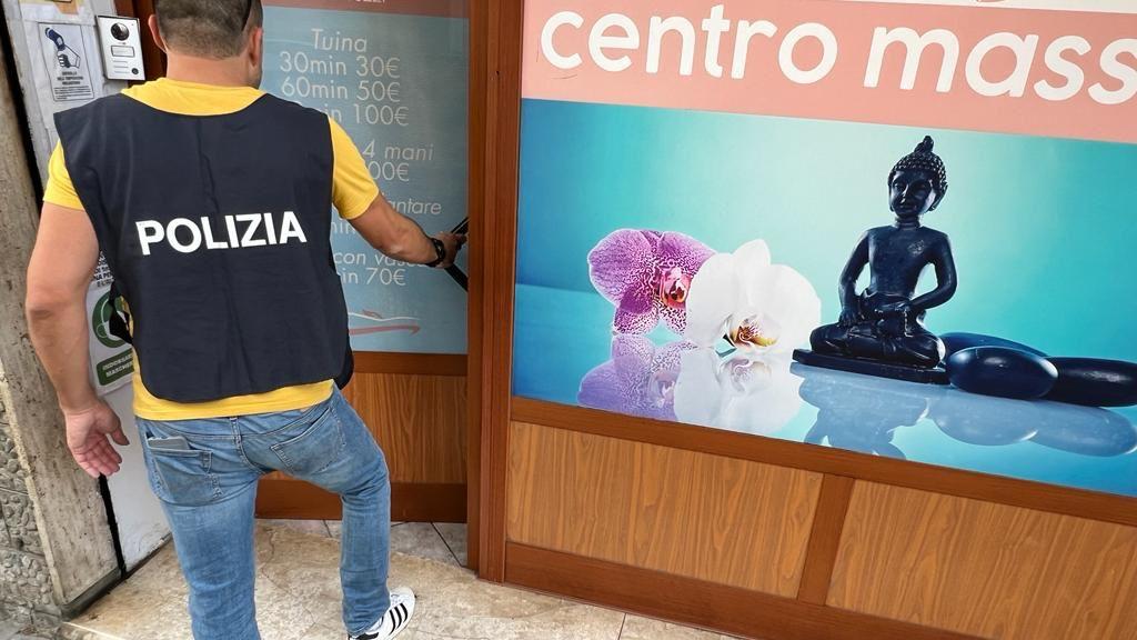 Il centro massaggi era una casa di appuntamenti: denunciate due donne
