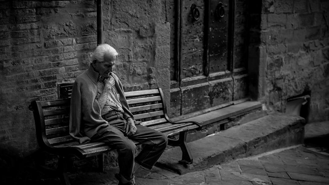 Corpo mummificato emerge dopo l’alluvione: l’uomo era morto da 15 anni ma nessuno se n’è accorto