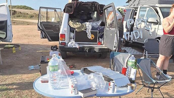 Con camper, suv e furgoni in spiaggia: multati sei campeggiatori abusivi