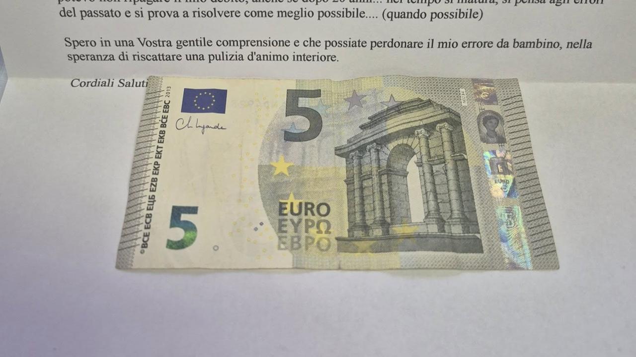 Una lettera e 5 euro per riscattare un errore di vent’anni fa: «Rubai un giocattolo, mi vergogno ancora»