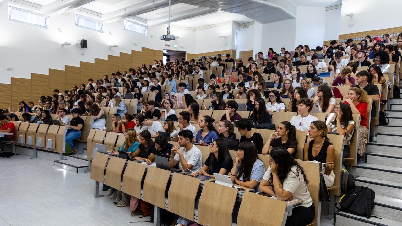 Medicina, gli studenti di Unife bocciano il semestre filtro