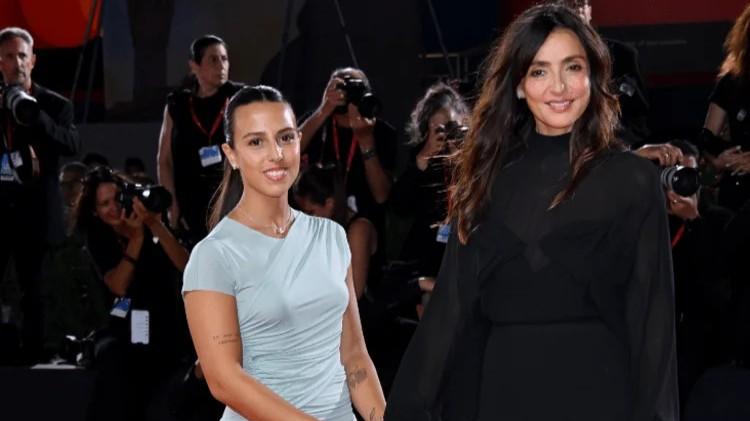 Jolanda Renga minacciata sui social: «Se Ambra Angiolini non mi dà 10mila euro condivido le tue foto nuda»