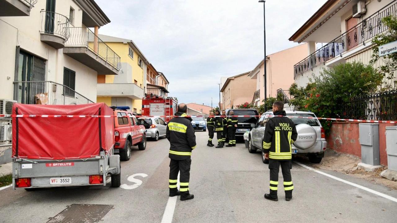 Olbia, l’uomo barricato in casa scende dal tetto dopo ore di trattative