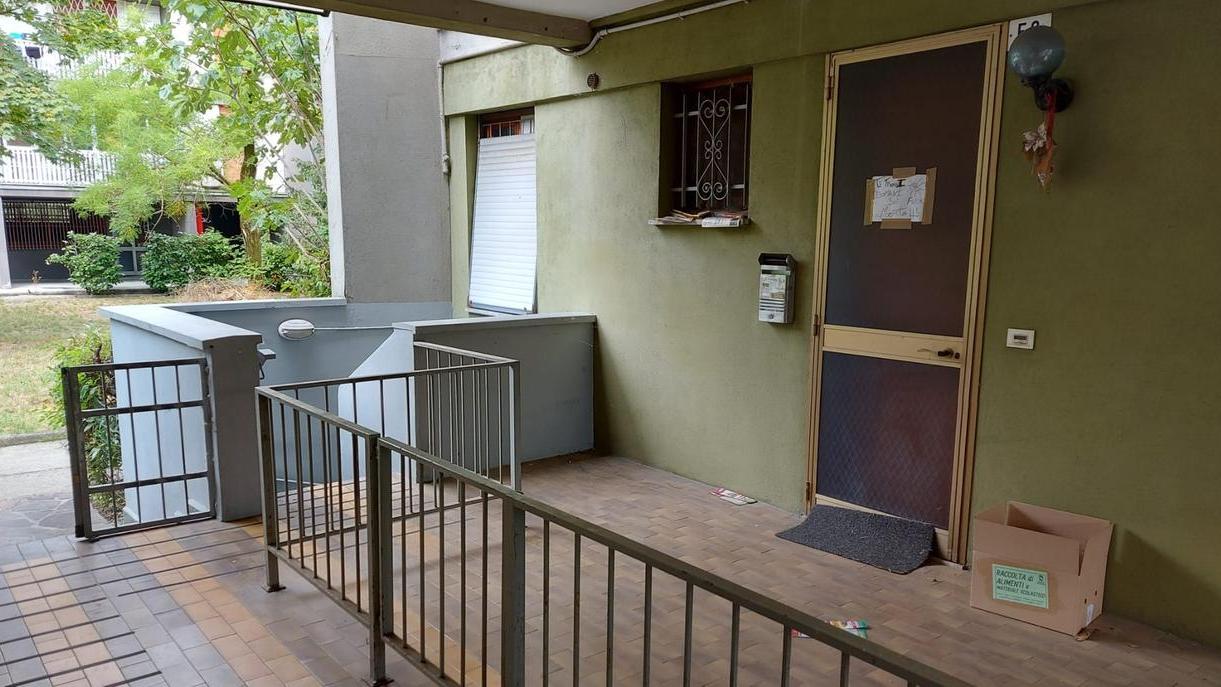 Esce dal carcere e riprova a occupare la casa: «Ha tentato di sfondare la porta»