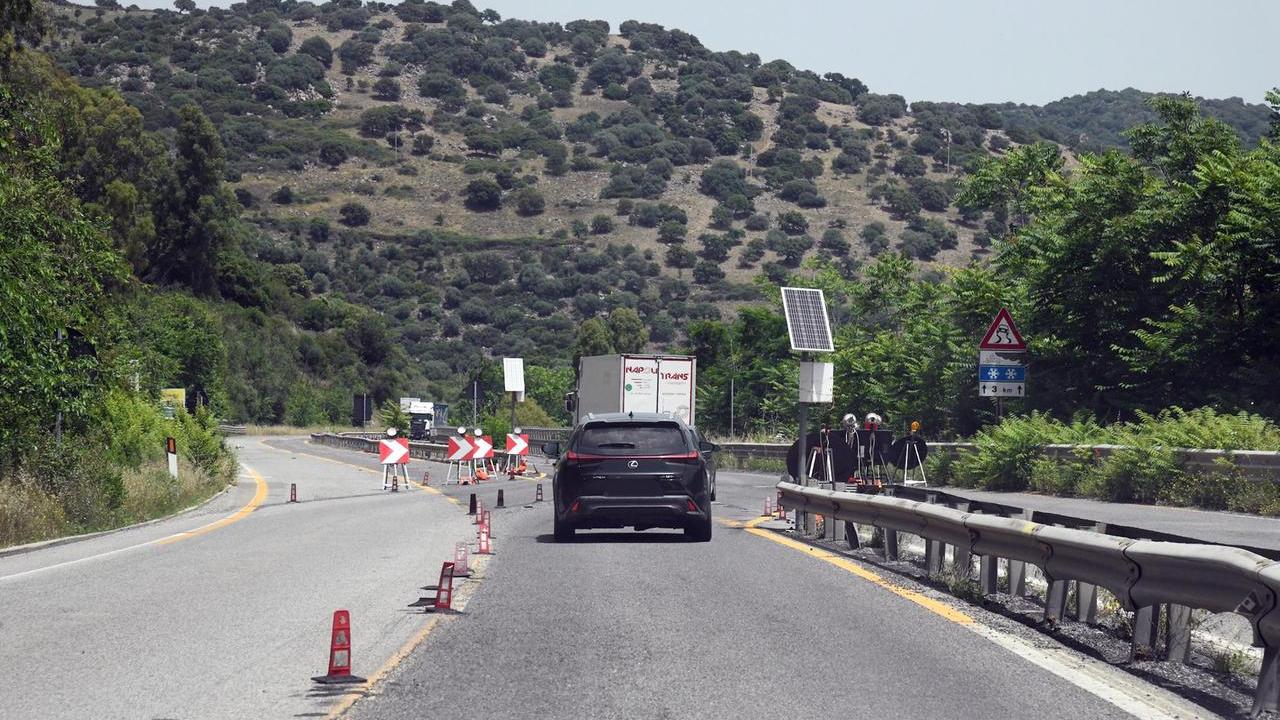 Precipita da un ponte, operaio in gravi condizioni