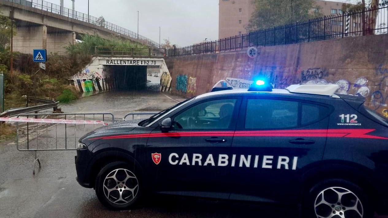 Olbia, automobilista bloccato nel sottopasso allagato: salvato da carabinieri e vigili del fuoco