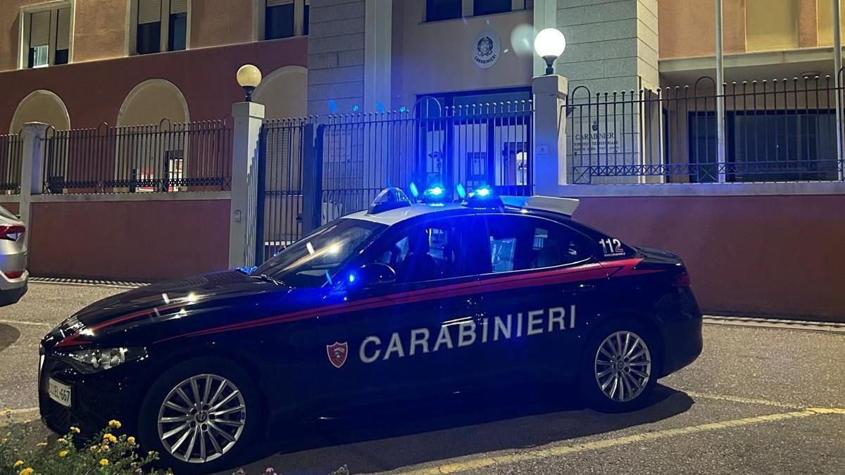 La lite degenera e spunta un coltello: ferito al collo un 30enne