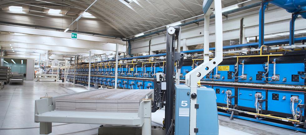 Ceramiche, numeri che spaventano: costi dell’energia, dazi Usa e India le spine nel fianco