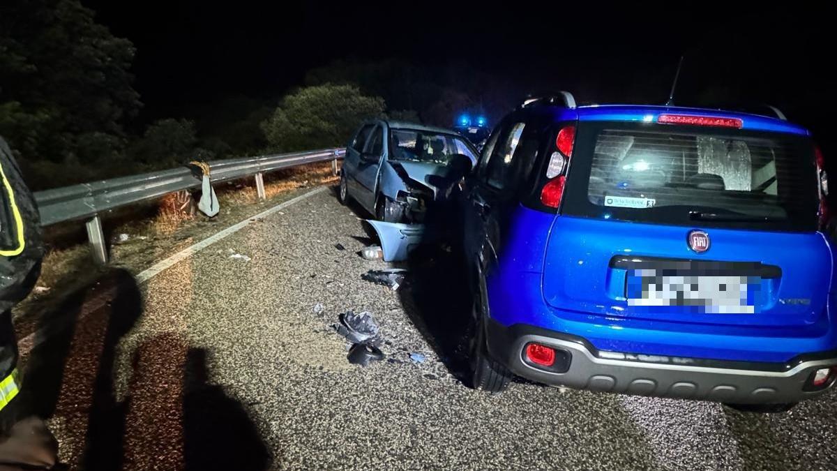 Scontro frontale fra auto, interviene l’elisoccorso: due feriti