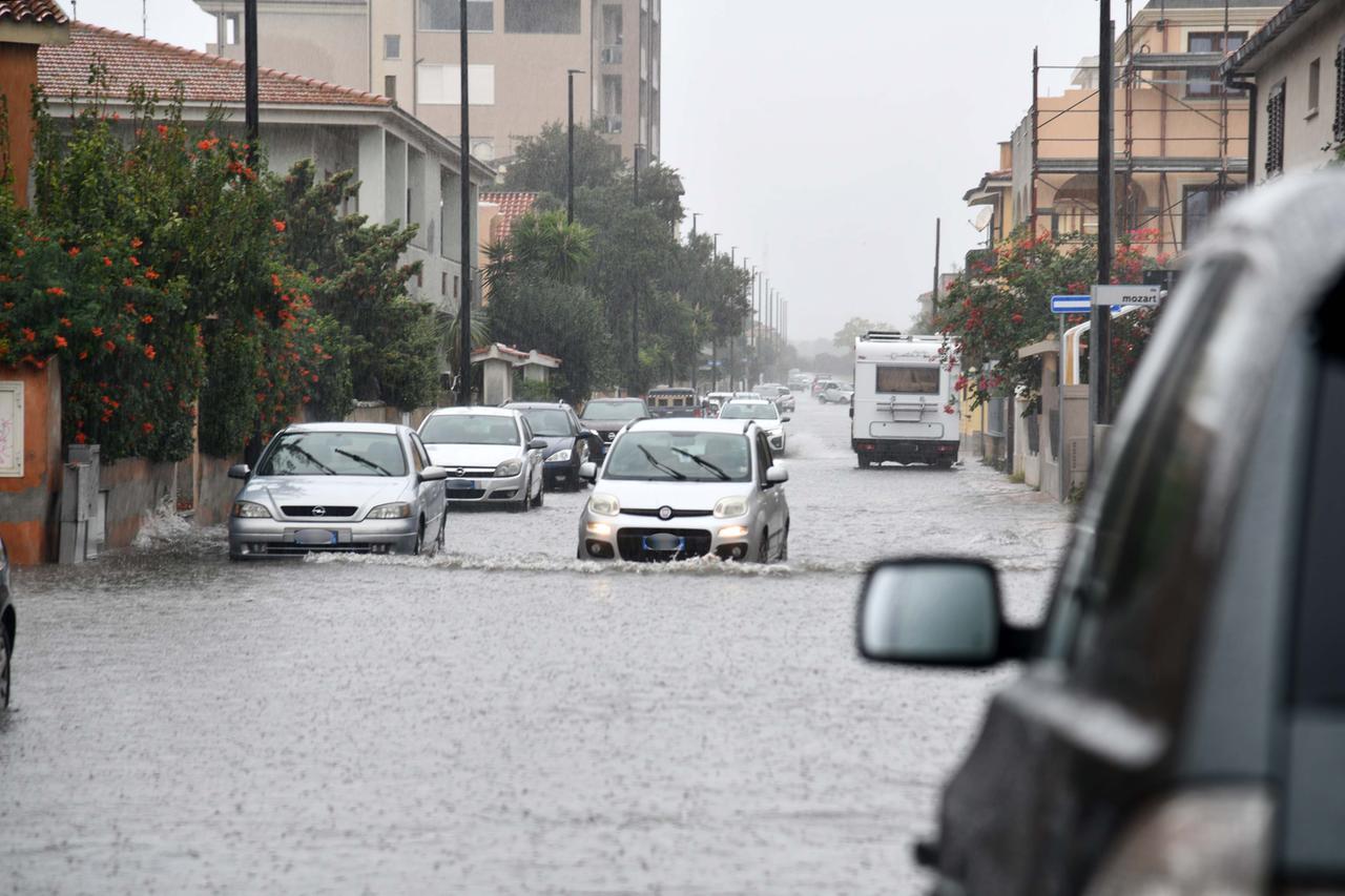 Olbia sott’acqua: strade chiuse e case allagate