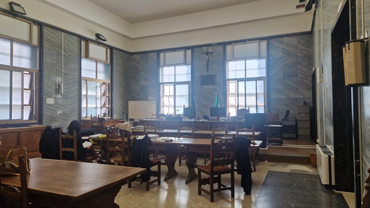 Denuncia la moglie per maltrattamenti ma in aula non conferma le accuse: 43enne assolta