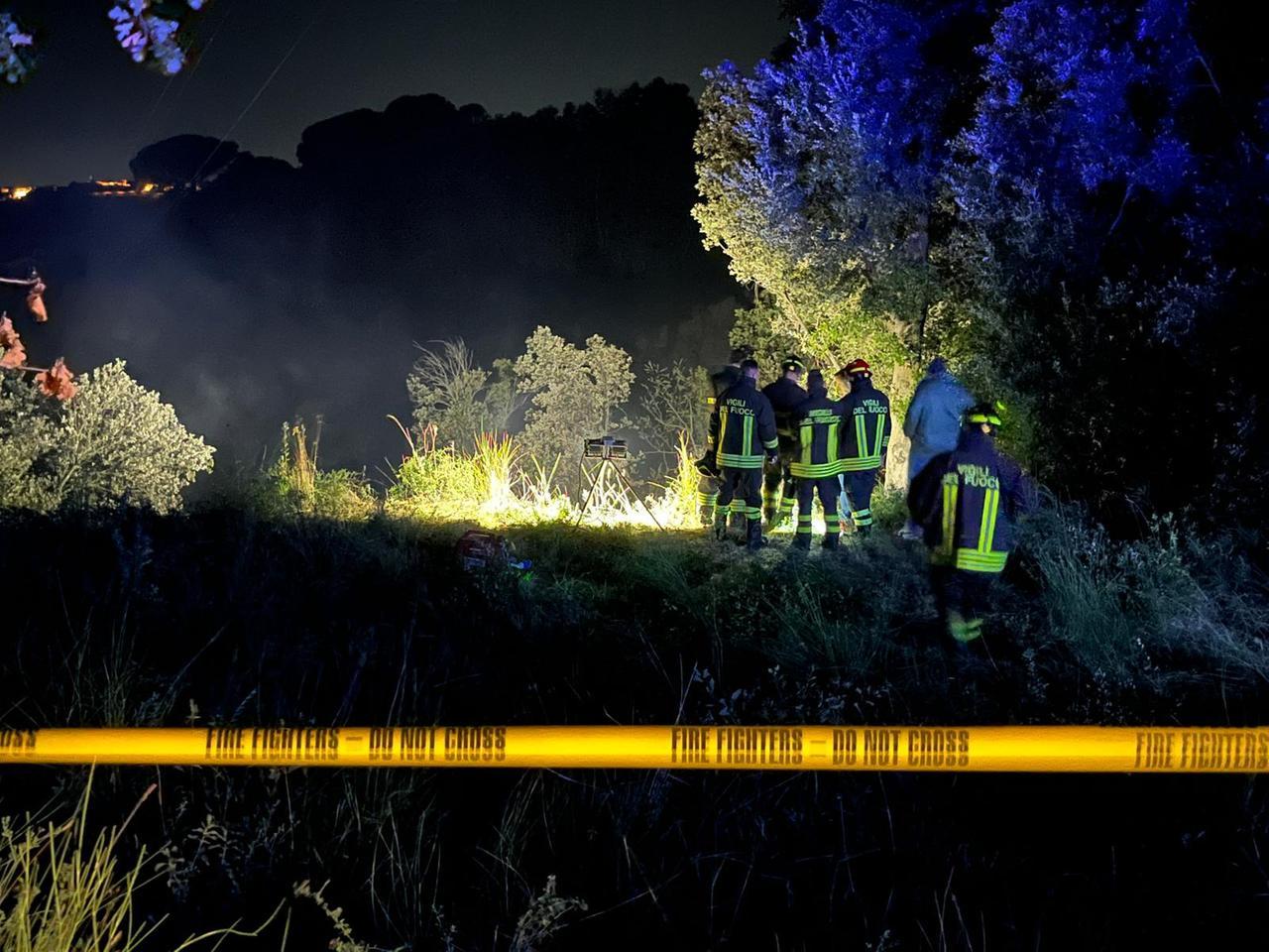 
	I vigili del fuoco sul luogo dell'incidente (foto Stick)

