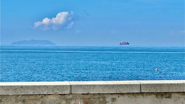 «Una nave volante a Livorno». La foto di Rina Fracassa