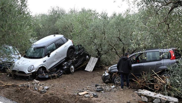 
	Le auto portate via dall'alluvione a Figline nel novembre 2023

