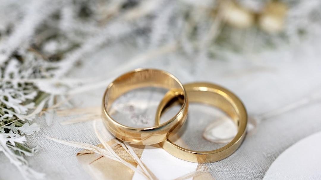 Sposata con due uomini: donna denunciata per bigamia