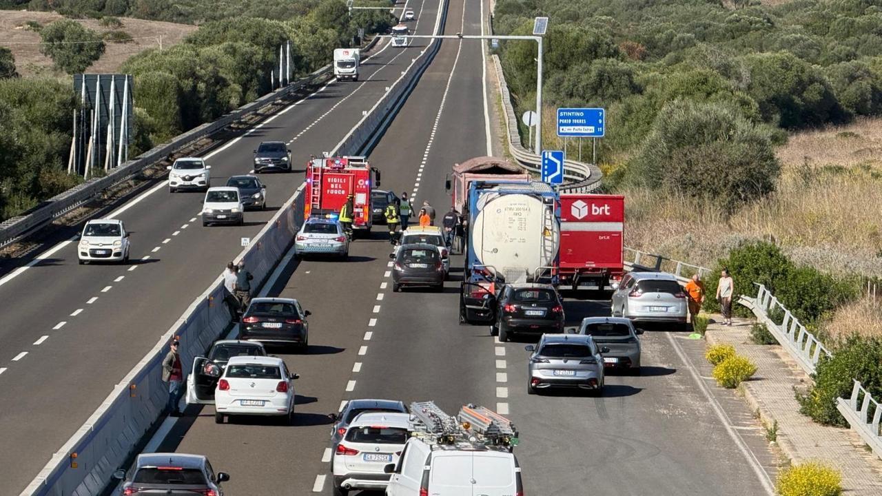 Schianto sulla 131: traffico in tilt fra Sassari e Porto Torres