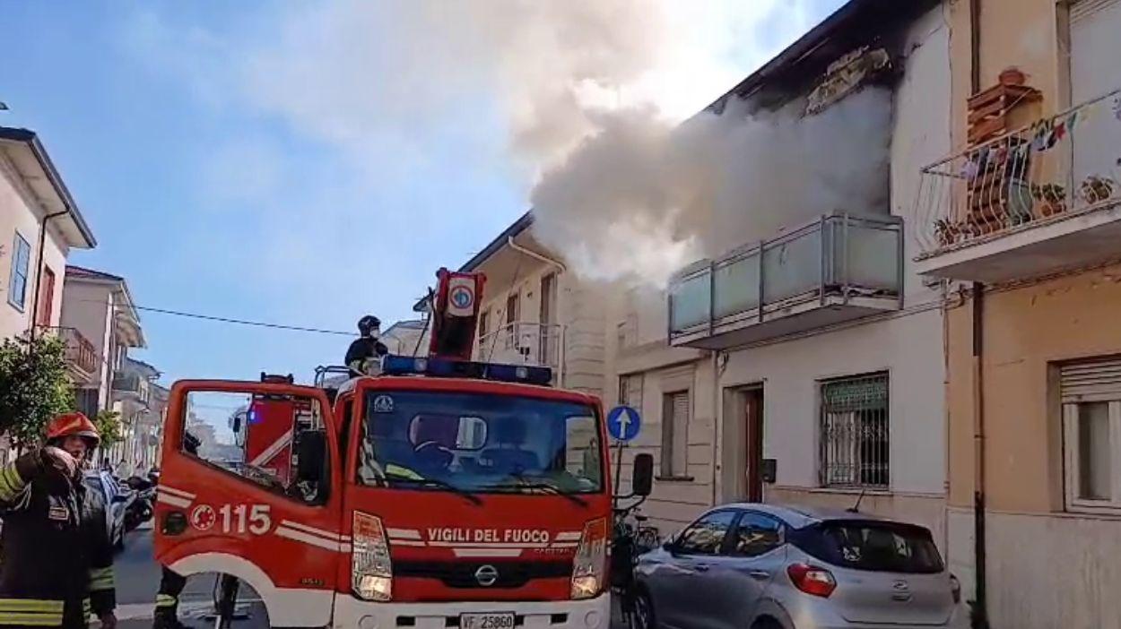 Il fumo che esce dalla casa
