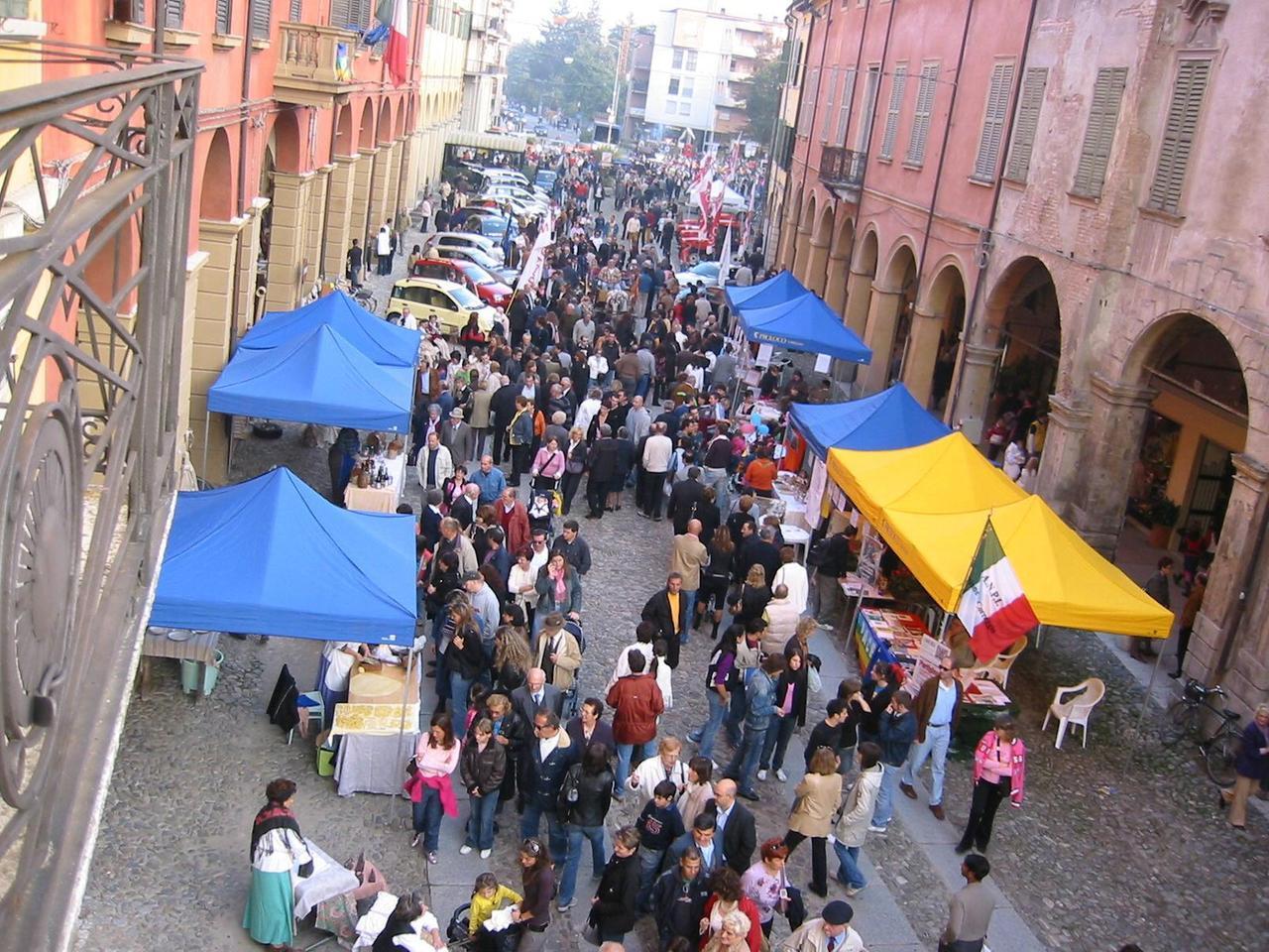 Correggio in festa per la Fiera di San Luca: il centro storico si riempie di sapori e antichi mestieri