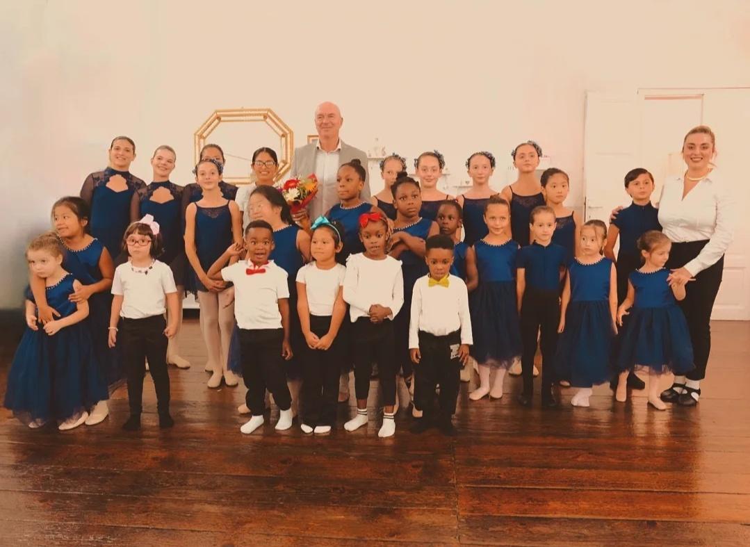 
	La foto di gruppo nel giorno della visita del sindaco Salvetti (foto autorizzata da Varriale direttrice della scuola Tersicore)

