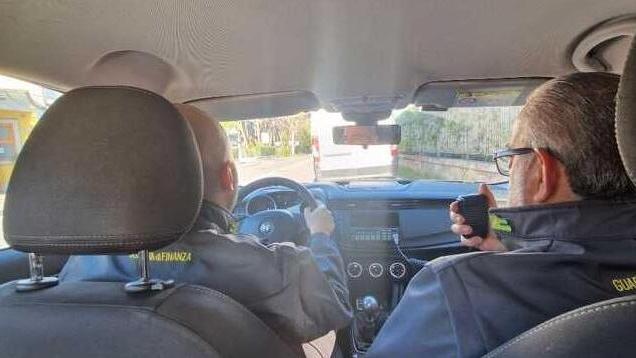I militari della guardia di finanza in azione