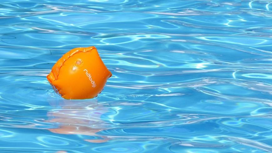 Ferrara, toccò una bimba in piscina. Indagato un uomo di 31 anni<br type="_moz" />