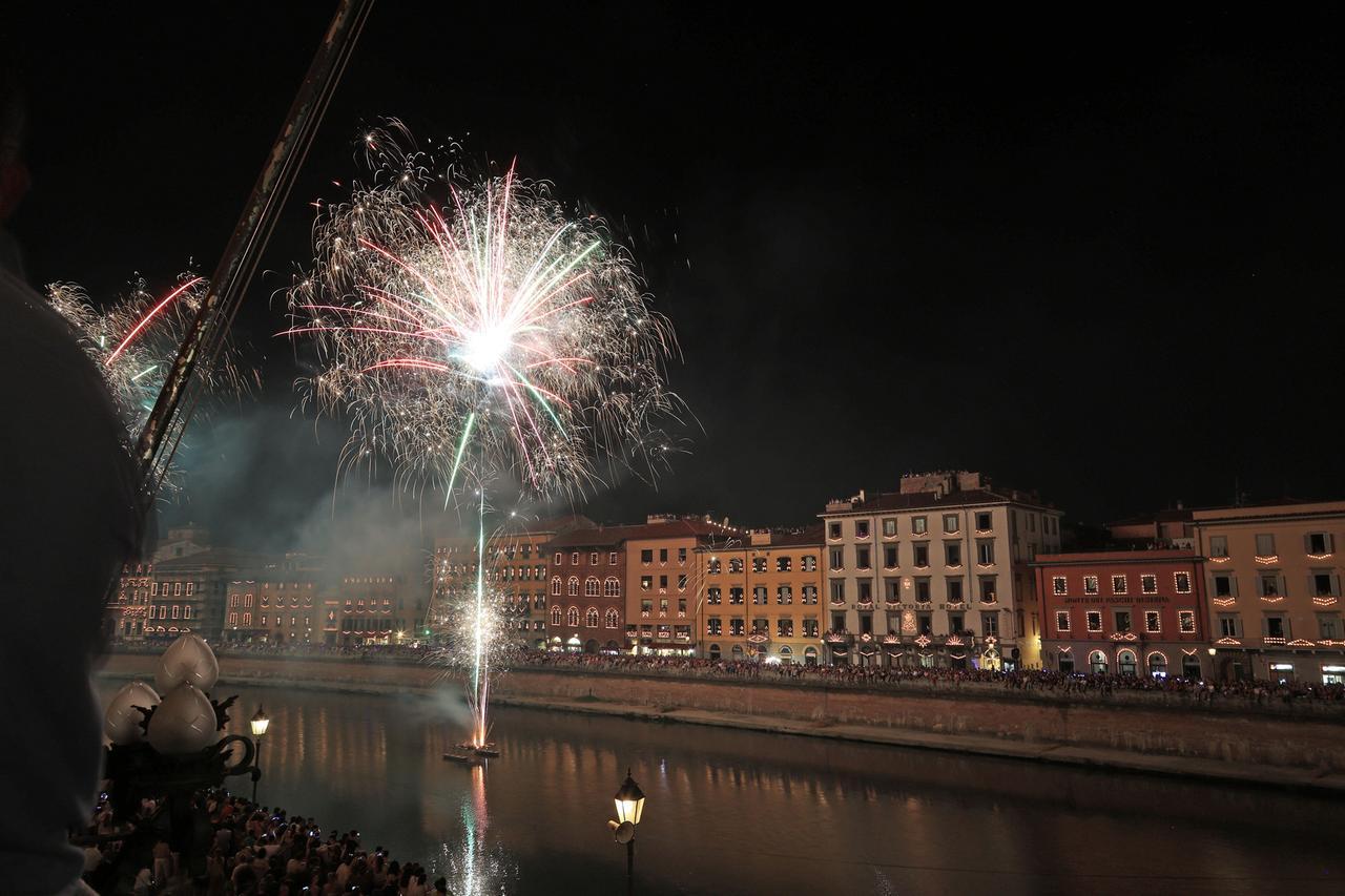 
	I fuochi per la Luminara a Pisa (foto Stick)

