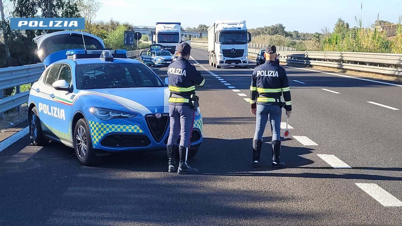 Trenta grammi di cocaina sotto il sedile dell’auto: due arresti